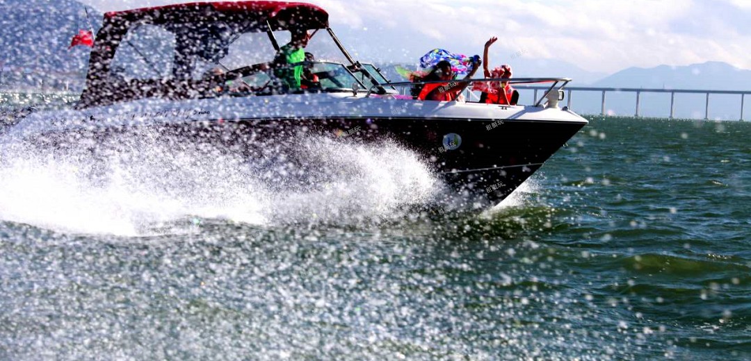 23英尺運(yùn)動(dòng)快艇