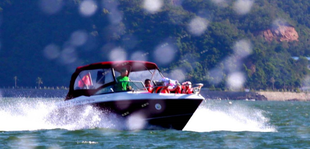 23英尺運(yùn)動(dòng)快艇