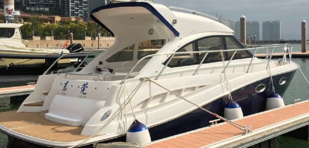32英尺運動快艇